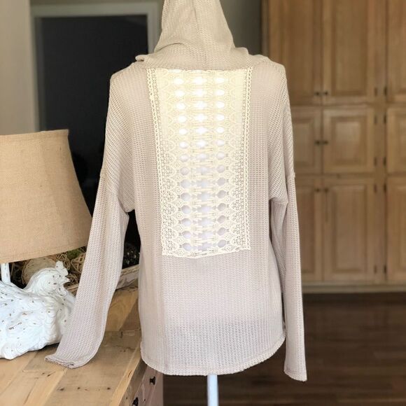 Lace Detailed Hooded Top   - Picture 3 of 5